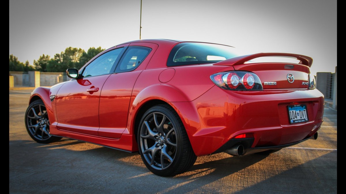 Девушка и Мазда RX 8