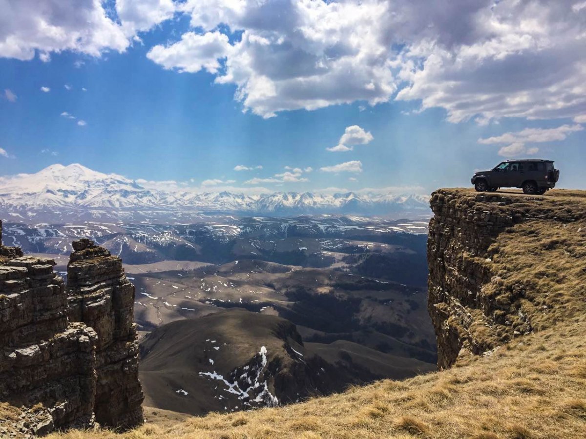 Вид на Эльбрус с плато Бермамыт