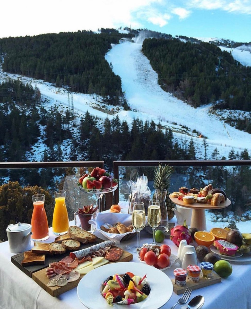 Завтрак в Альпах зимой