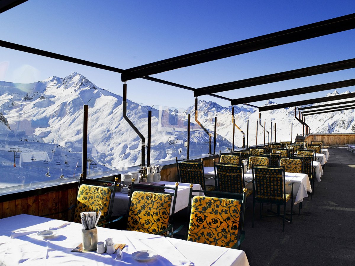 Кафе в горнолыжном курорте Австрии