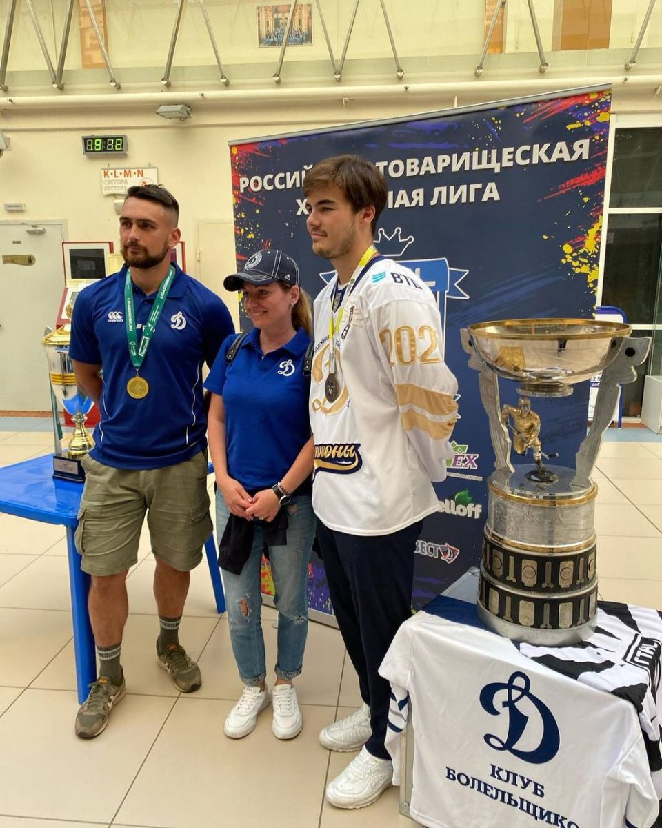 Никита Иванов хоккеист