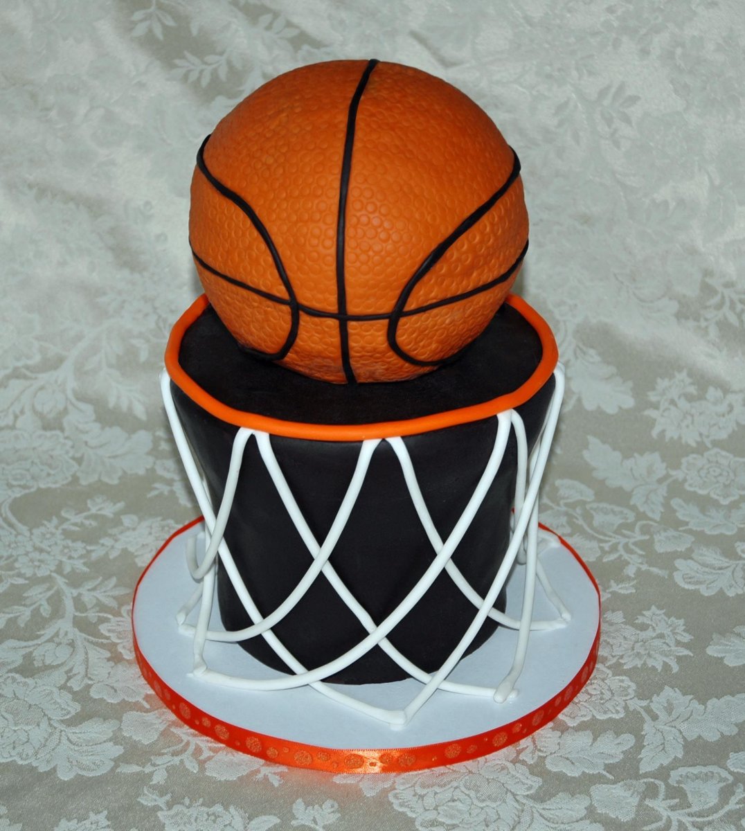 Баскетбольная форма и мяч