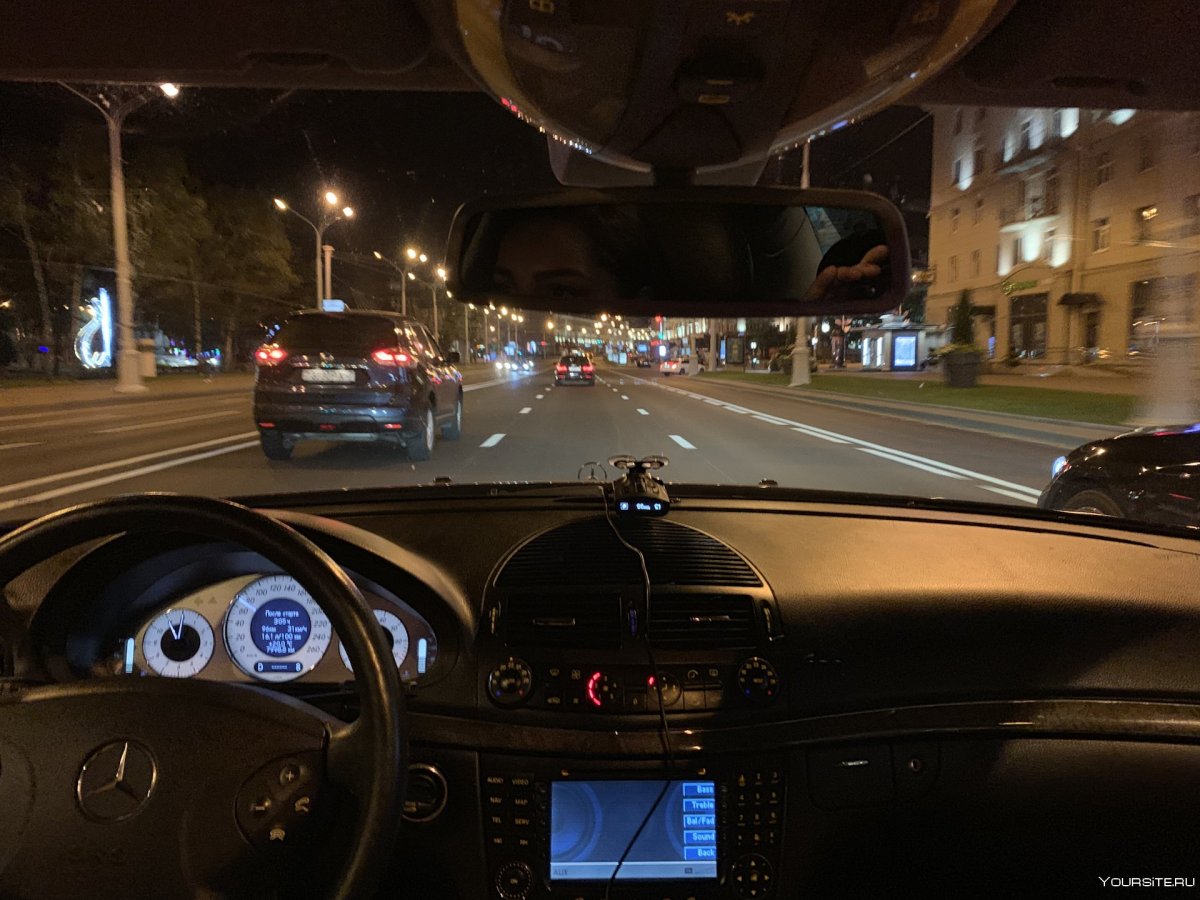 Лексус 570 ночью Москва Сити