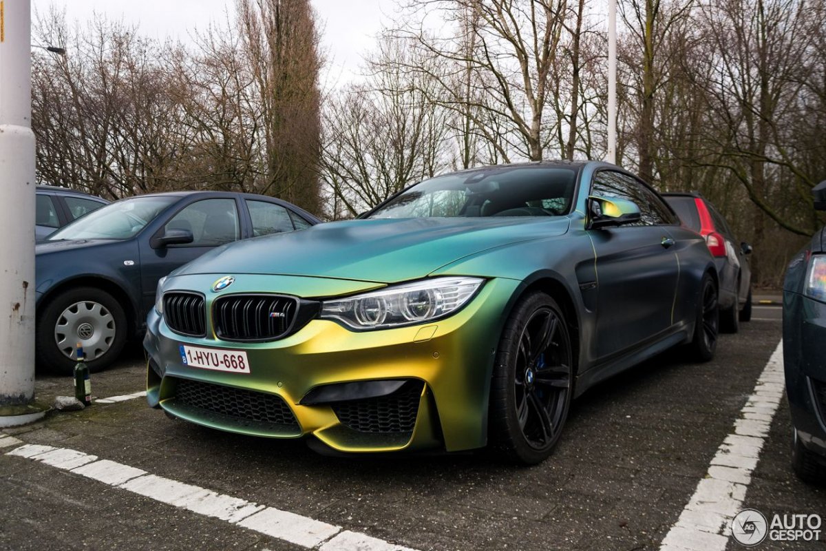 BMW m4 зеленый матовый