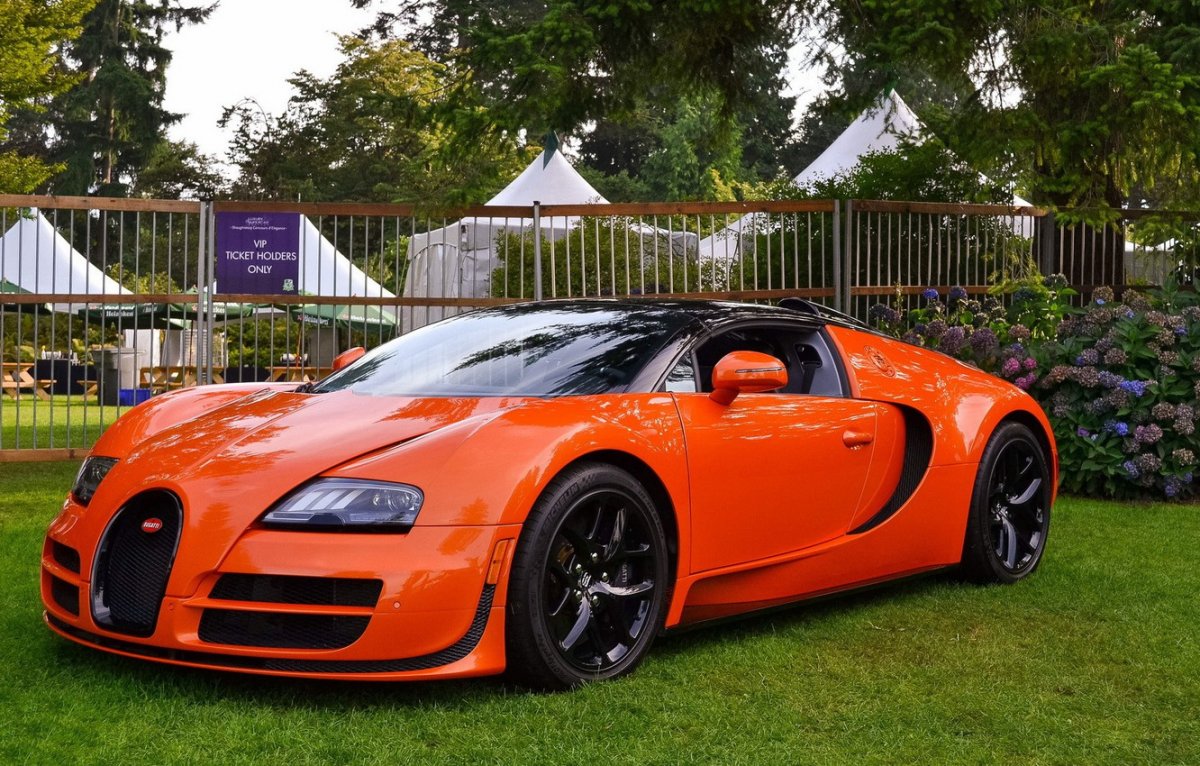 Bugatti Veyron оранжевый