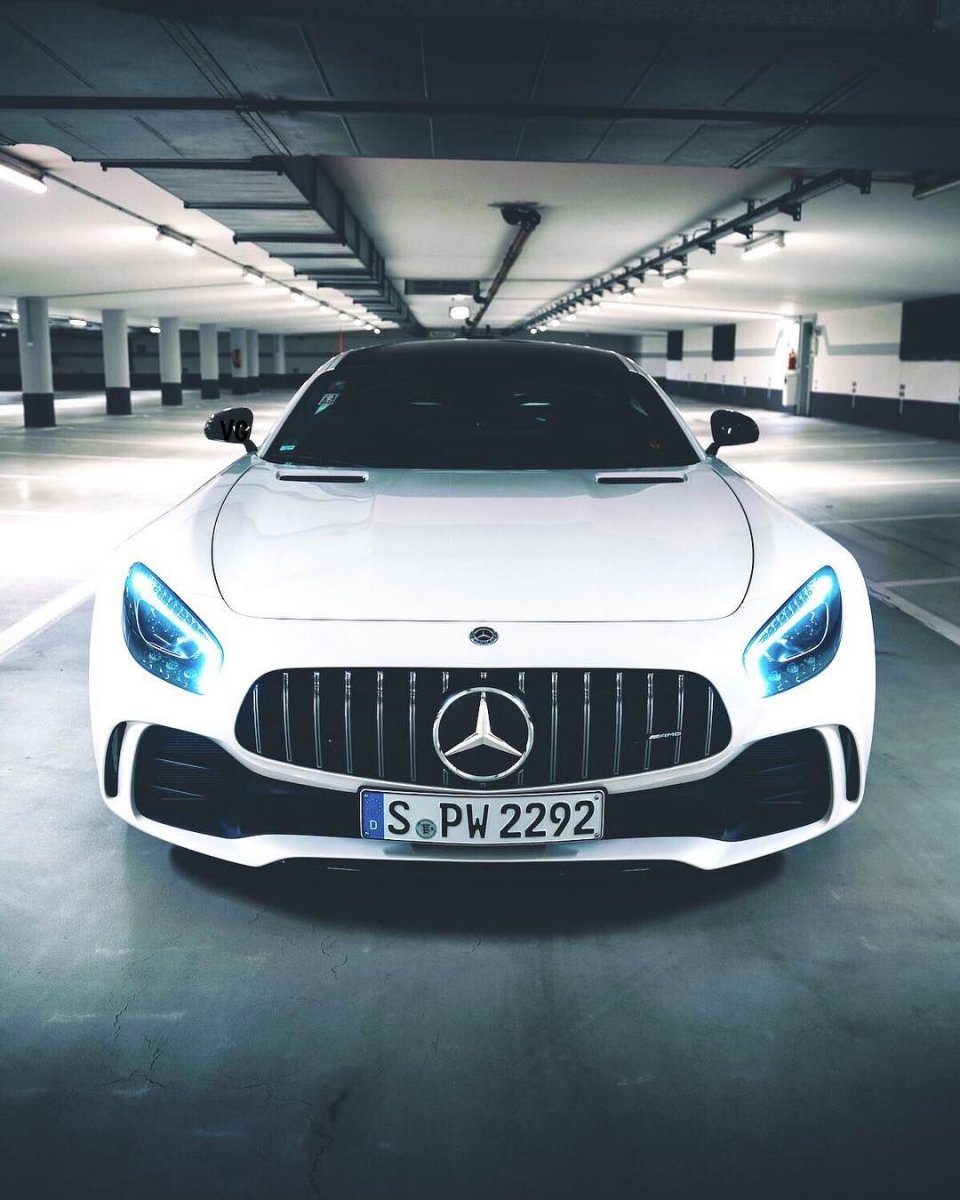 Машина Mercedes для Instagram