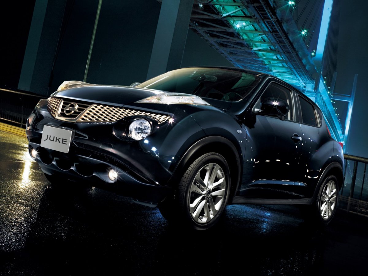 Nissan Juke красный