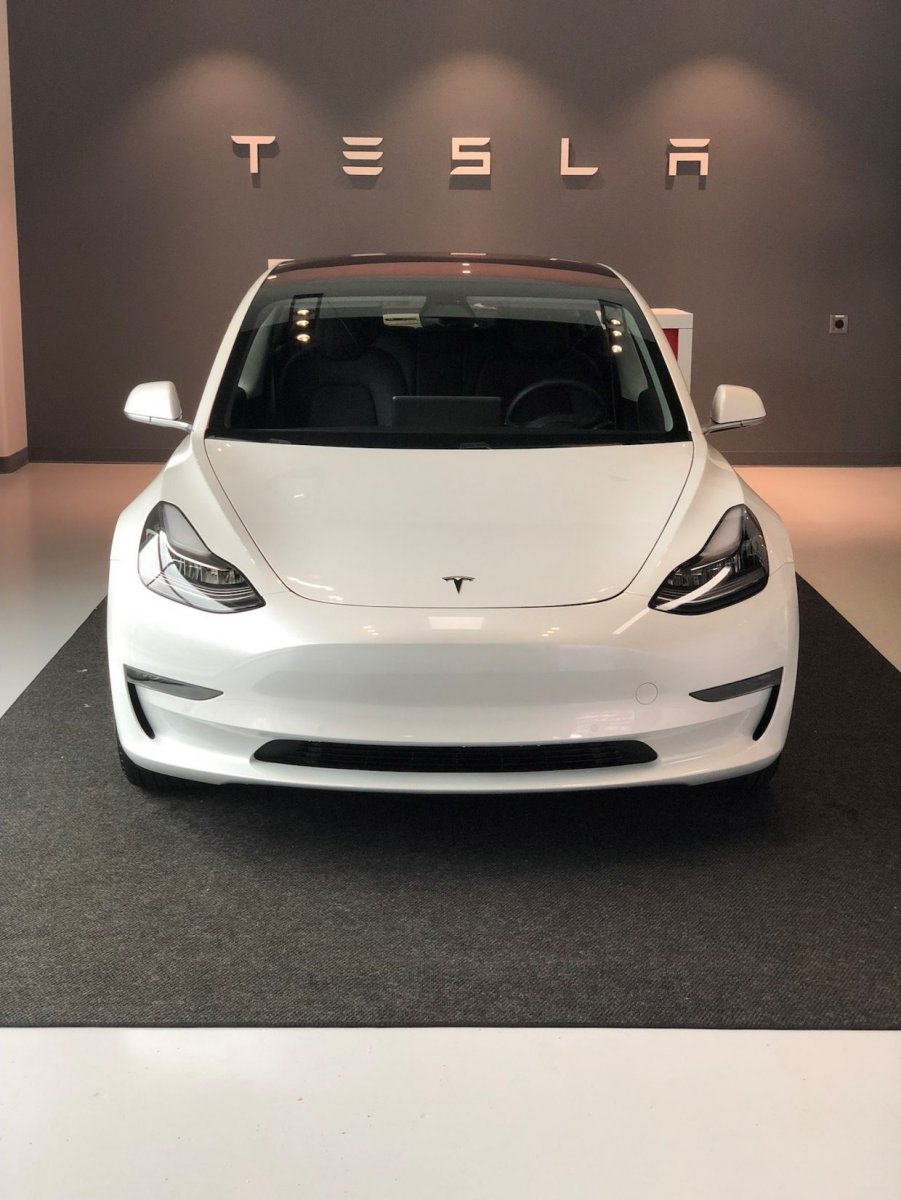Ford Tesla электромобиль