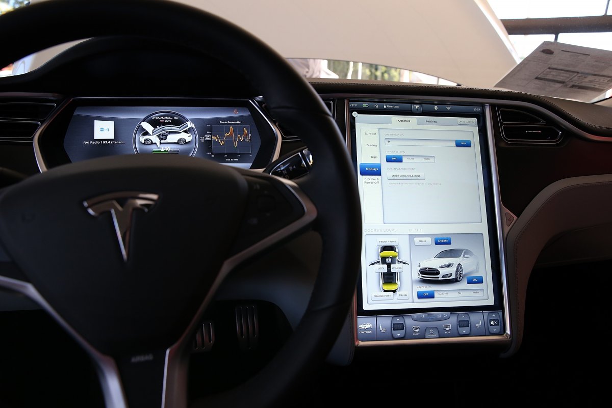 Tesla model x экран