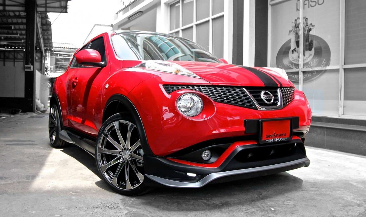 Nissan Juke Nismo красный