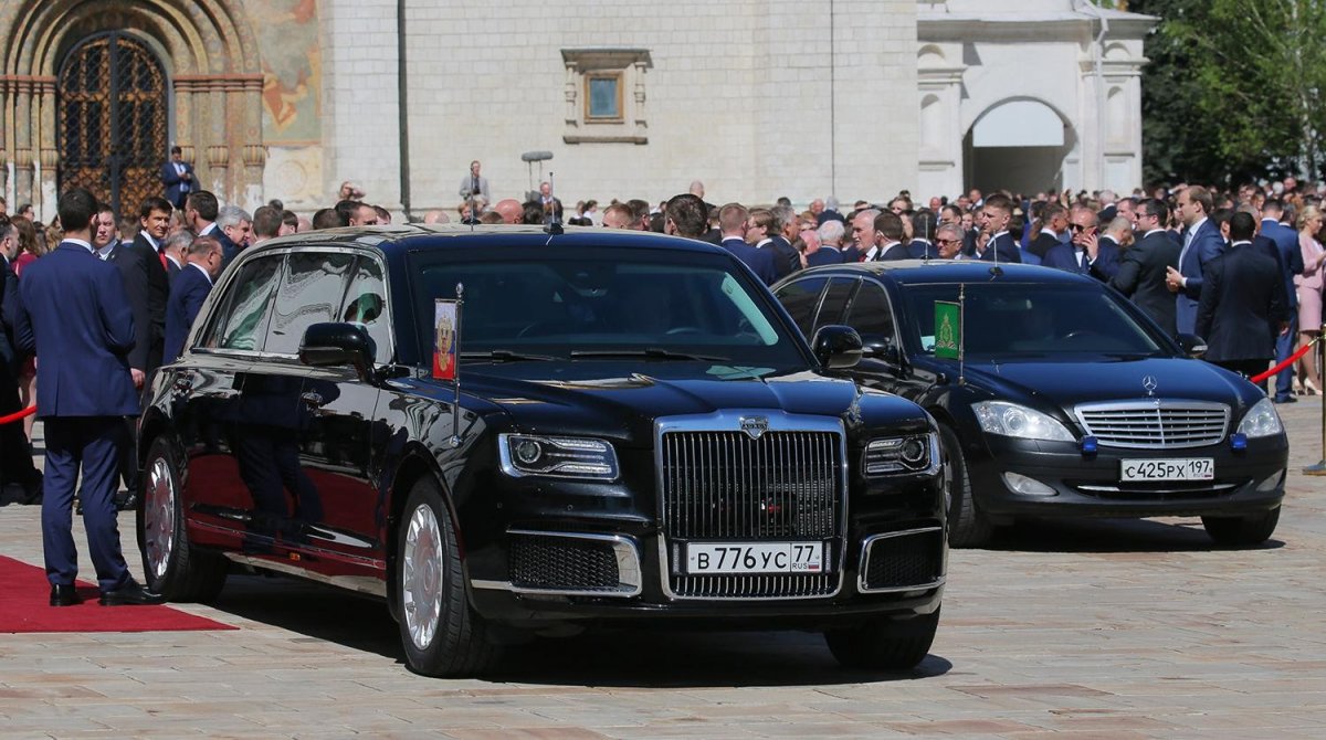 Автомобиль президента России Путина Аурус