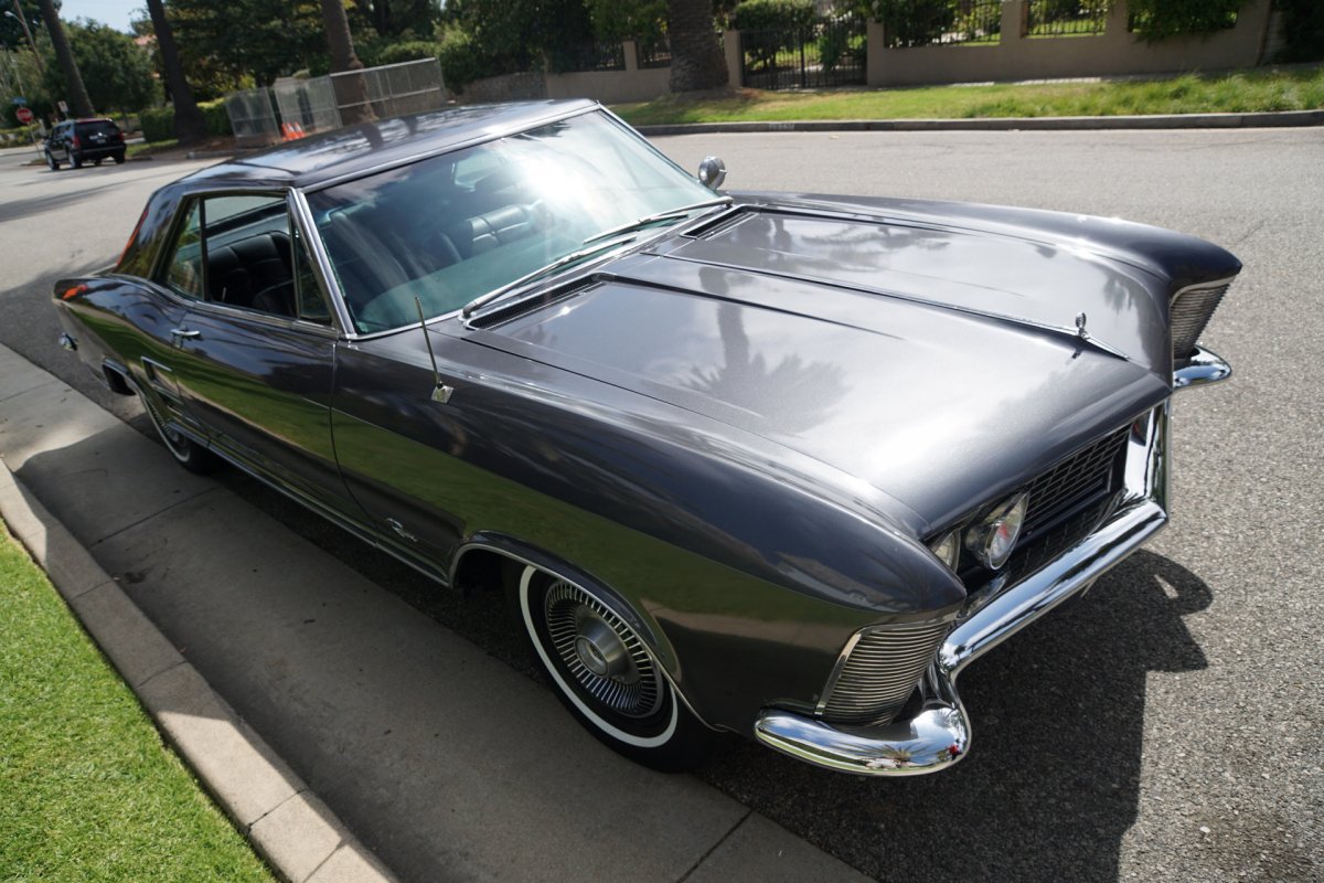 Buick Riviera v8