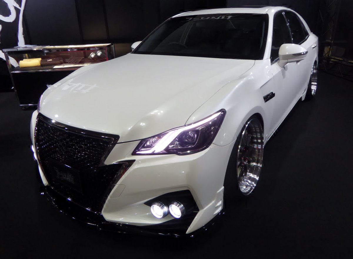 Toyota Crown s150 stance