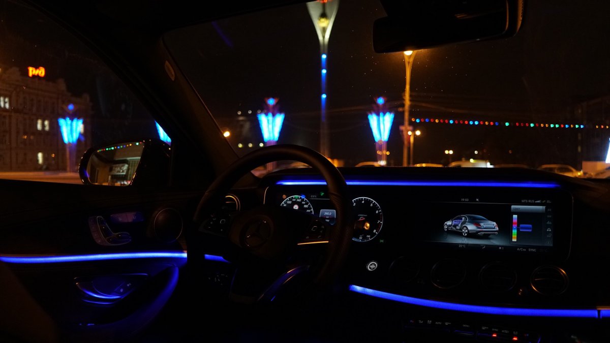Mercedes e class w213 салон ночью