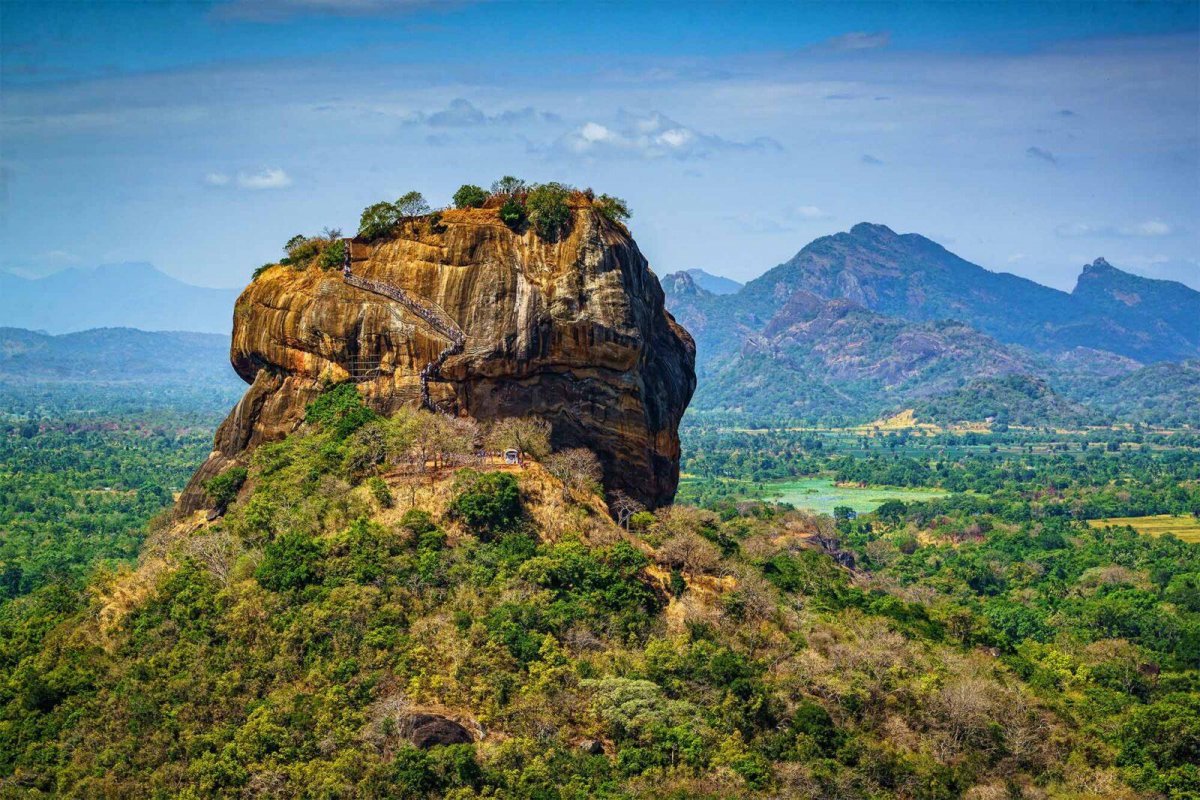 Гора Пидурангала Шри Ланка