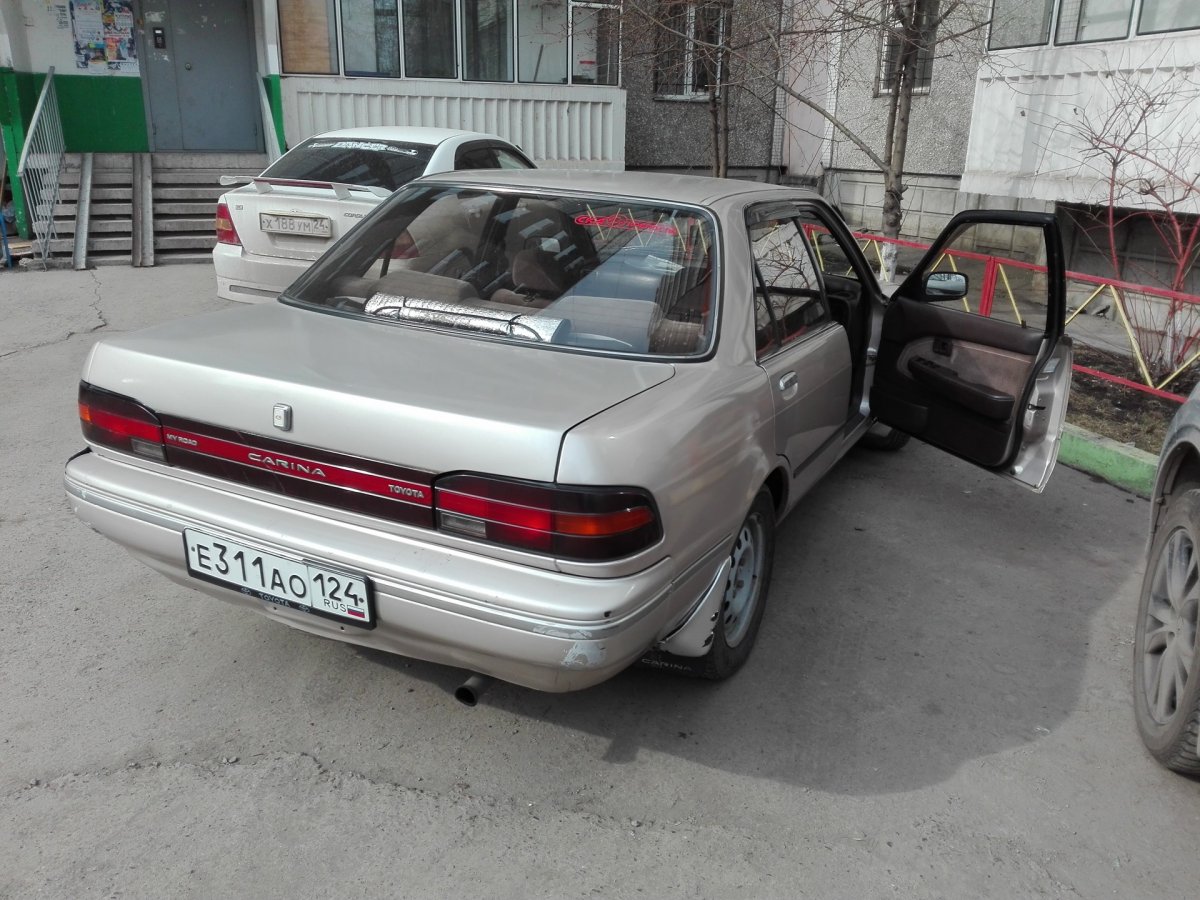 Toyota Carina 1990 год