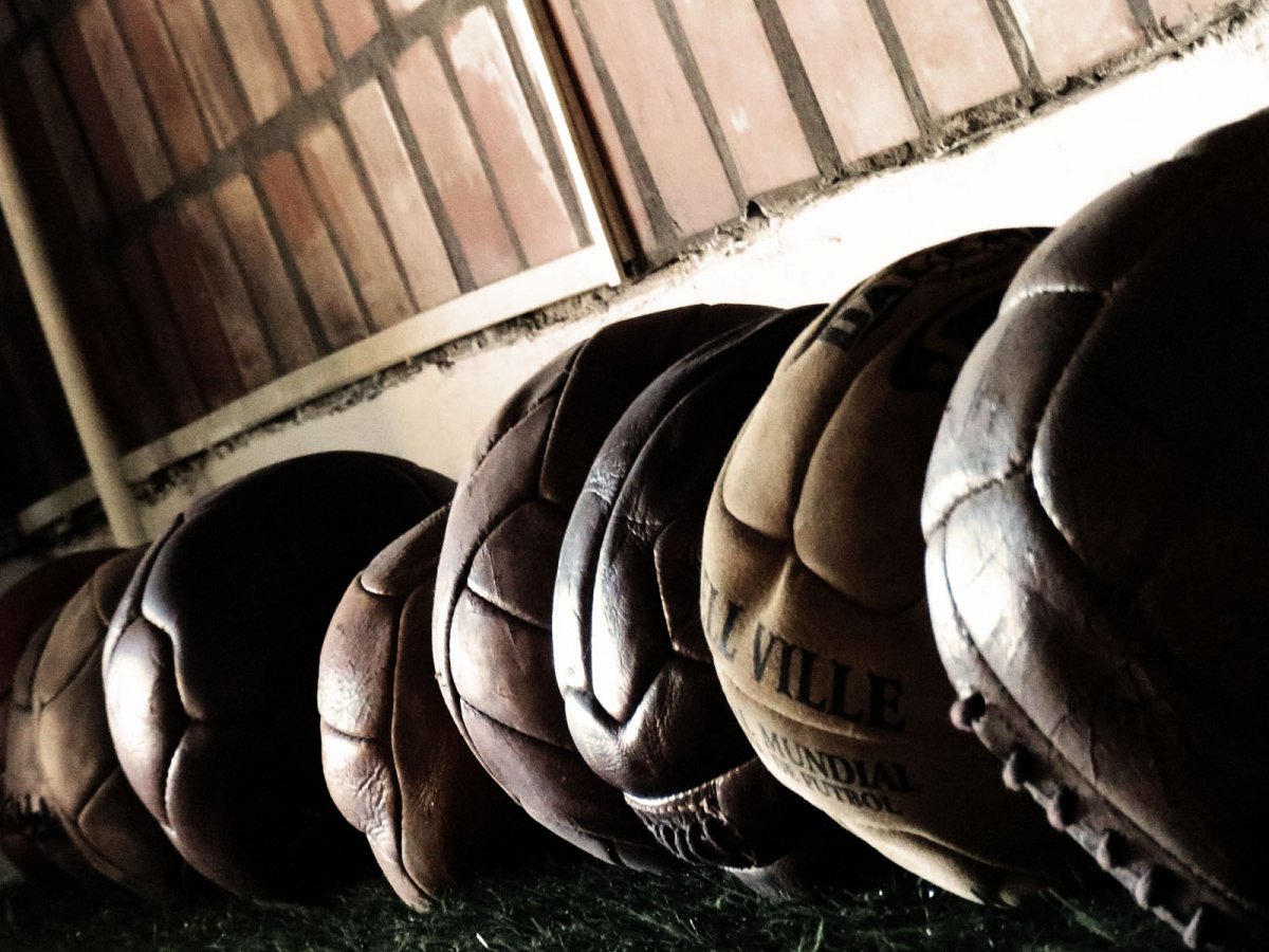 Первый футбольный мяч