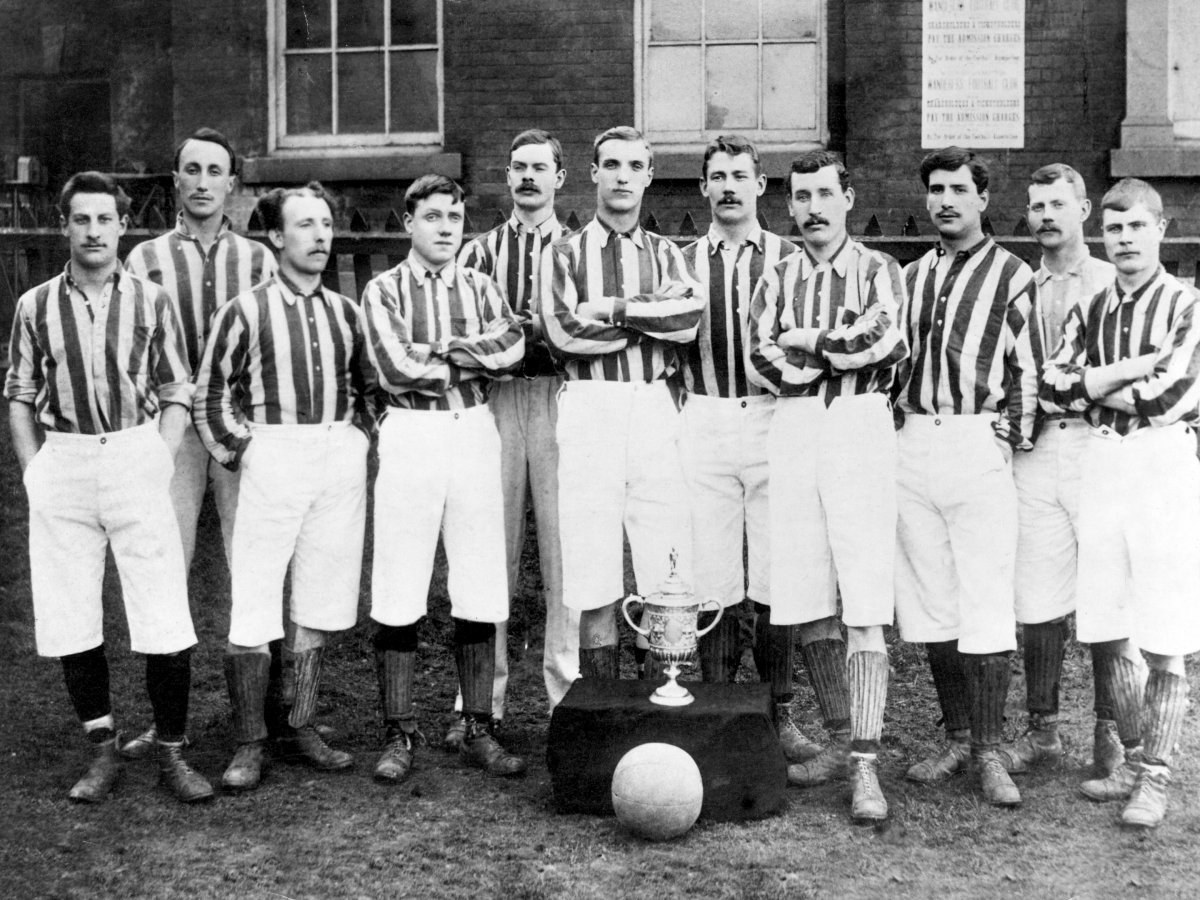 Первая футбольная команда в Англии