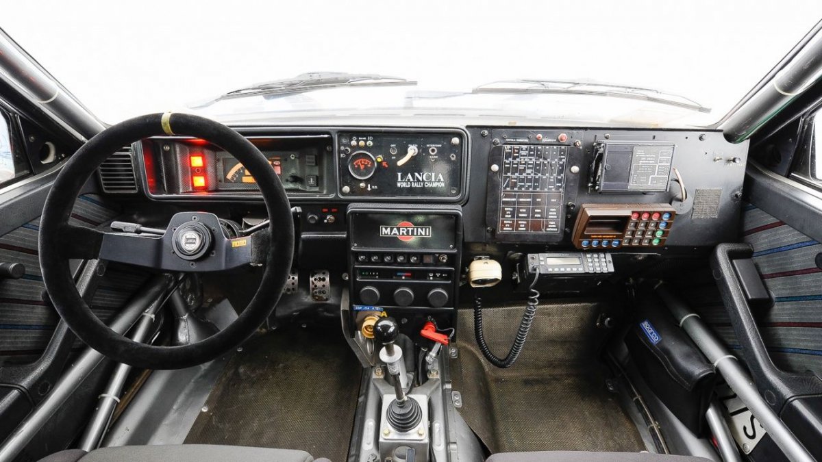 Lancia Delta integrale панель приборов