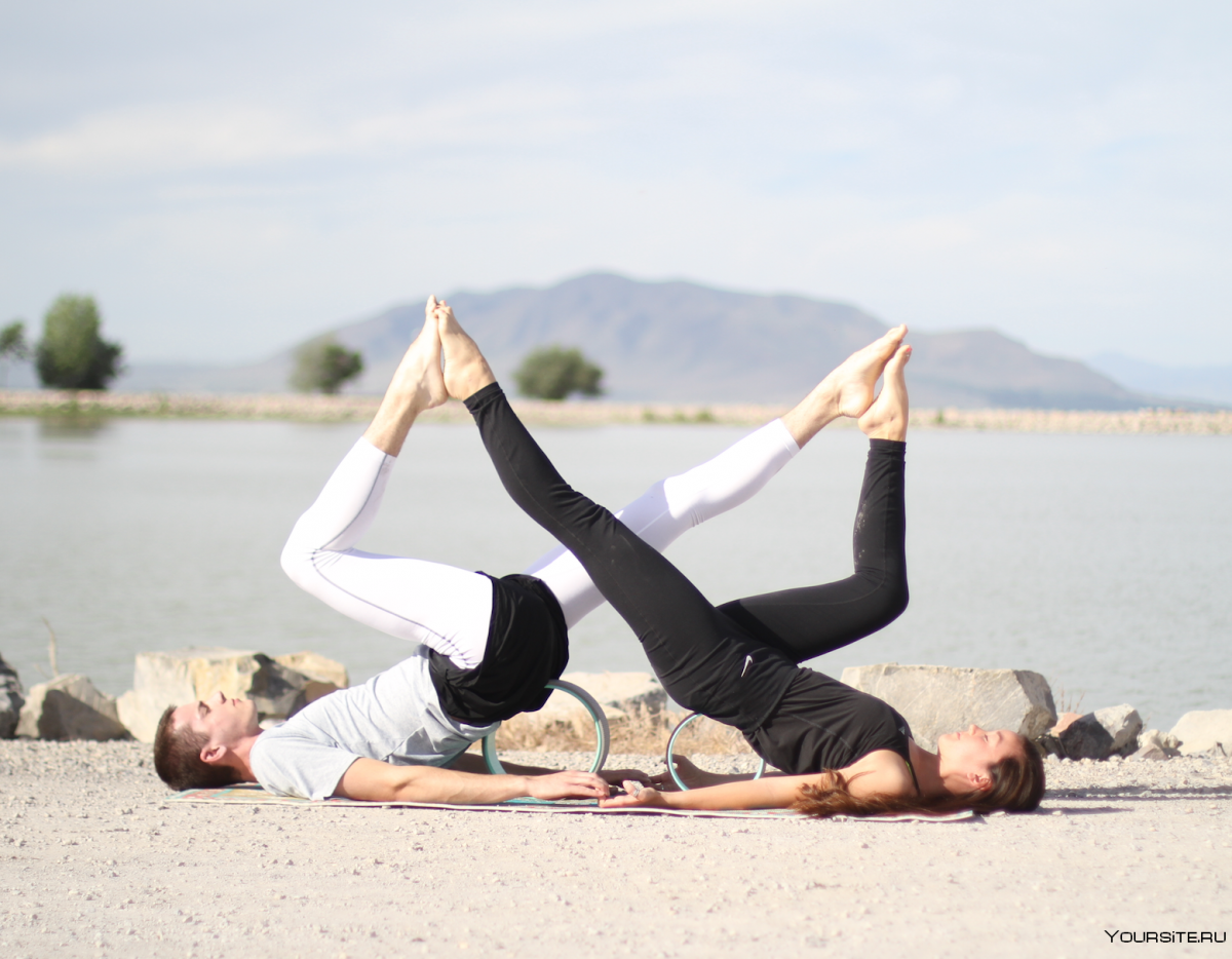 Позы йоги для двоих легкие
