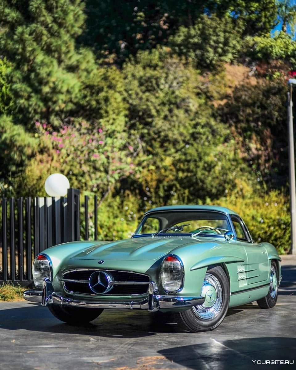 Old Green Mercedes 300sl