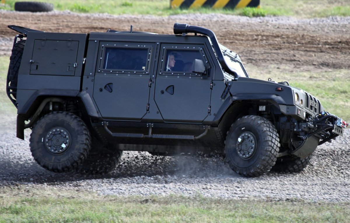 Бронеавтомобиль Iveco LMV