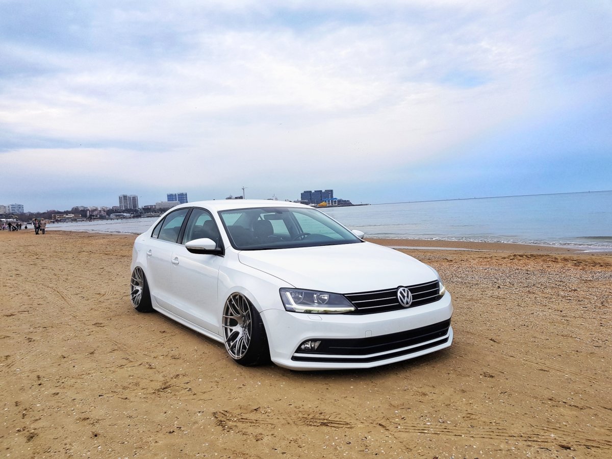 VW Jetta 2015 stance