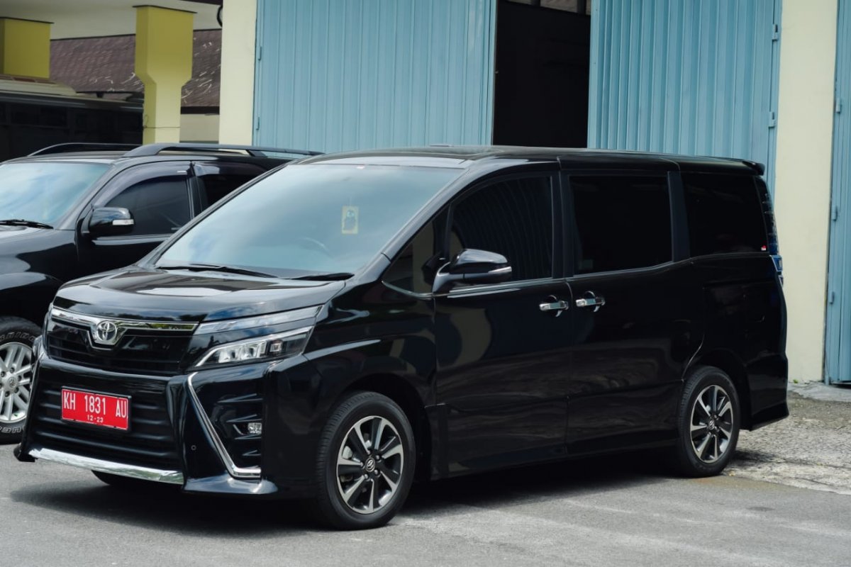 Toyota Voxy 2022