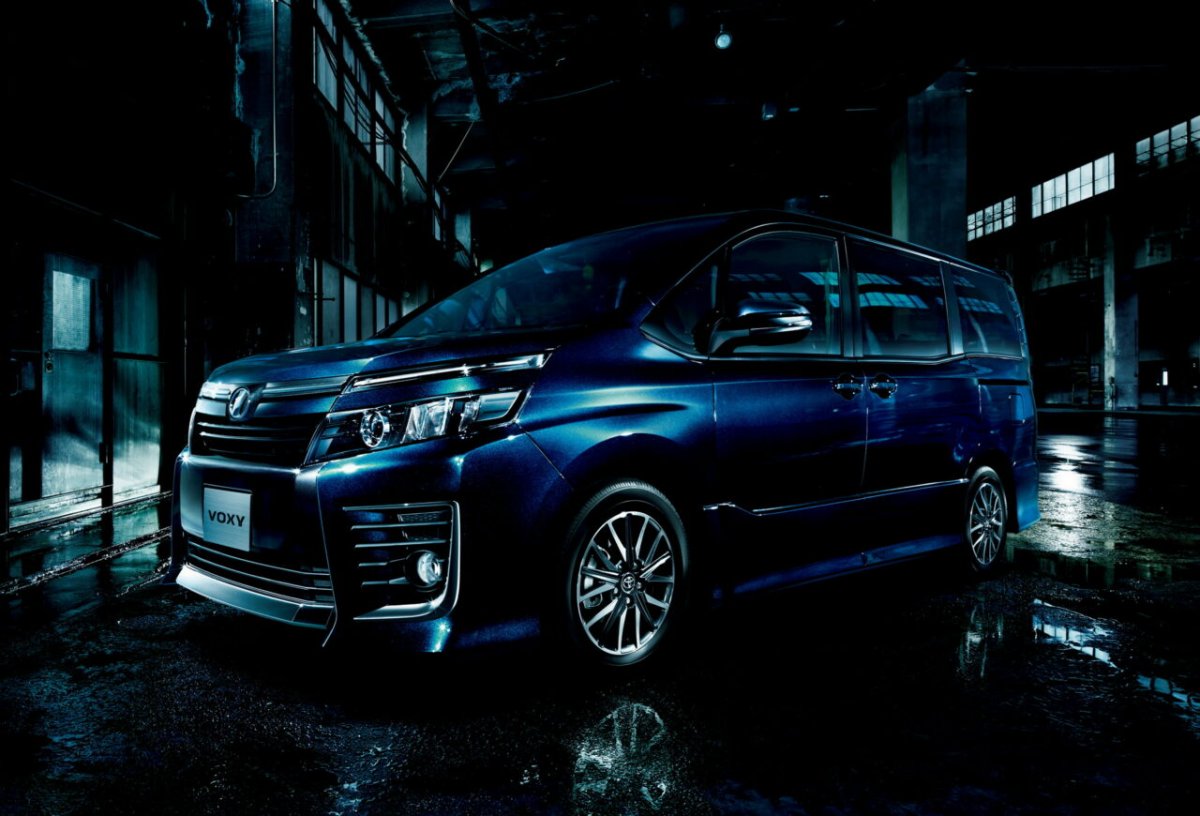 Toyota Voxy Noah Esquire