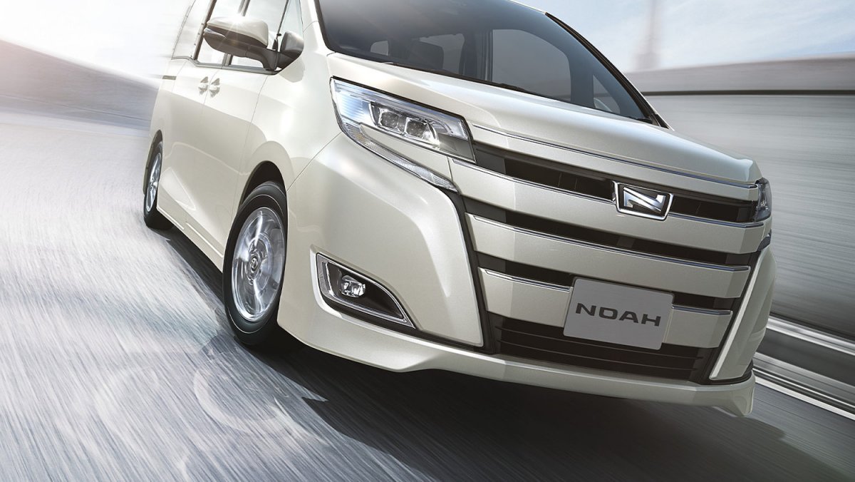 Toyota Voxy Hybrid 2017