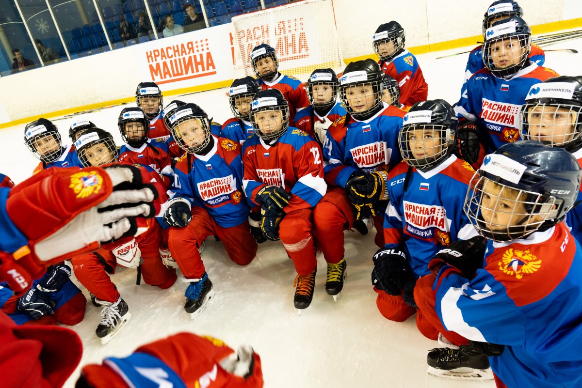 Куртка красная машина