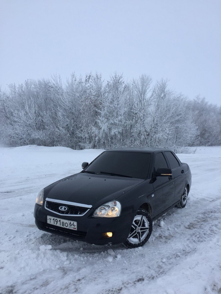 Приора черная зимой бункер хэтчбек