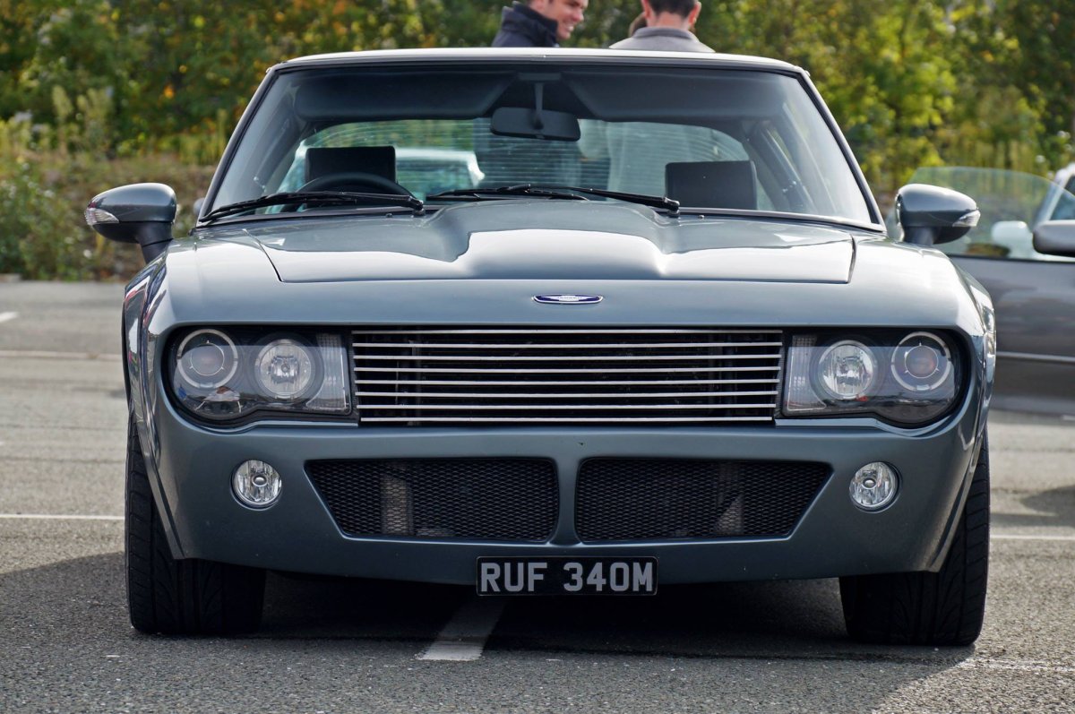 Jensen Interceptor тысячелетия