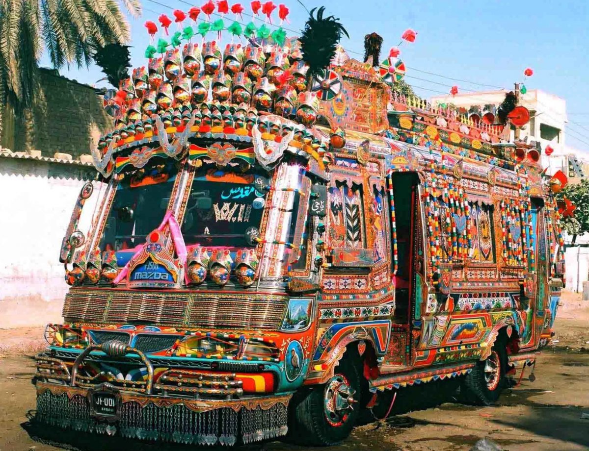 Индийский автомобиль 3 колеса