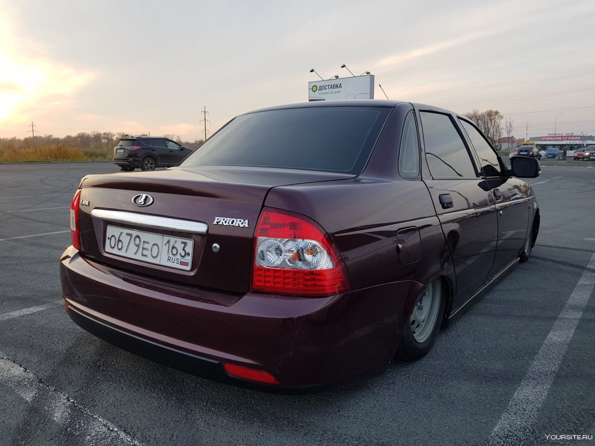 Лада Приора седан баклажан