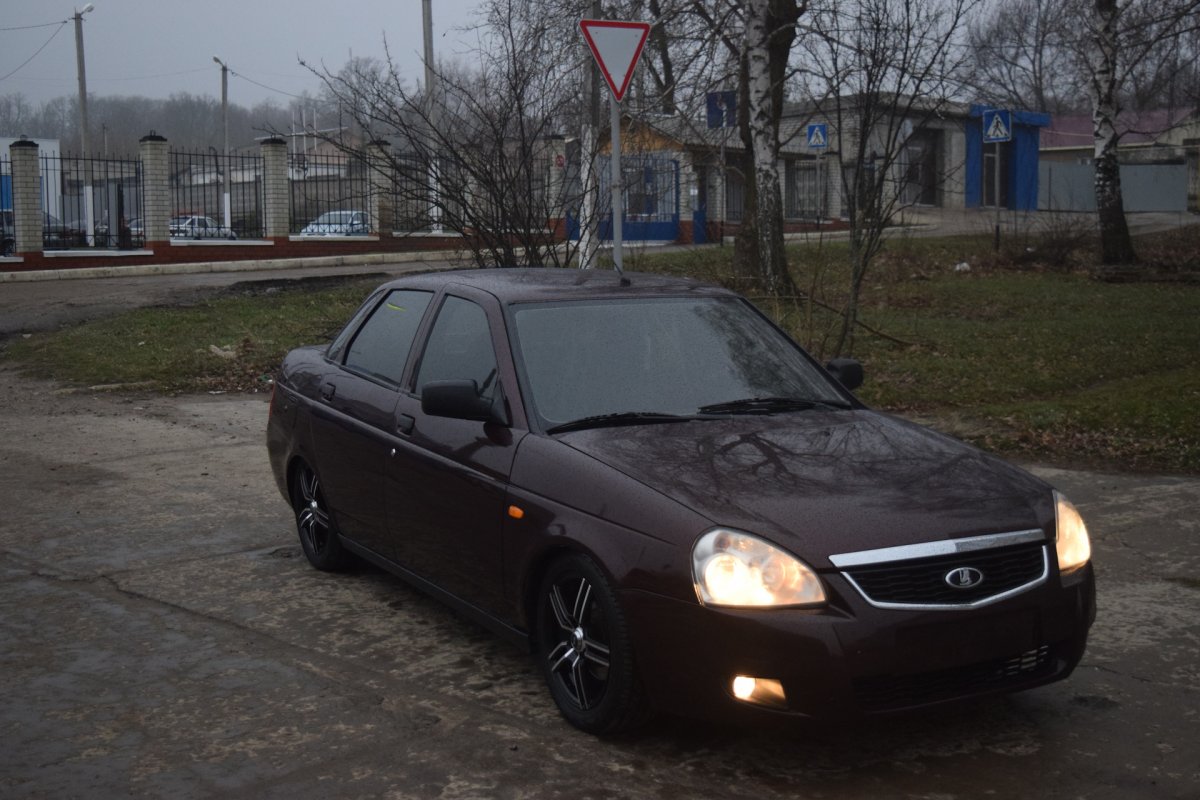 Лада Приора седан баклажан