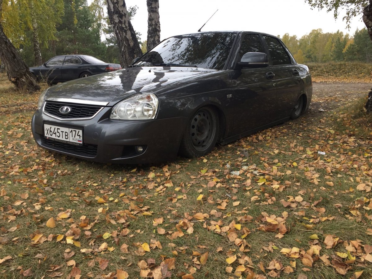Бордовая Приора седан