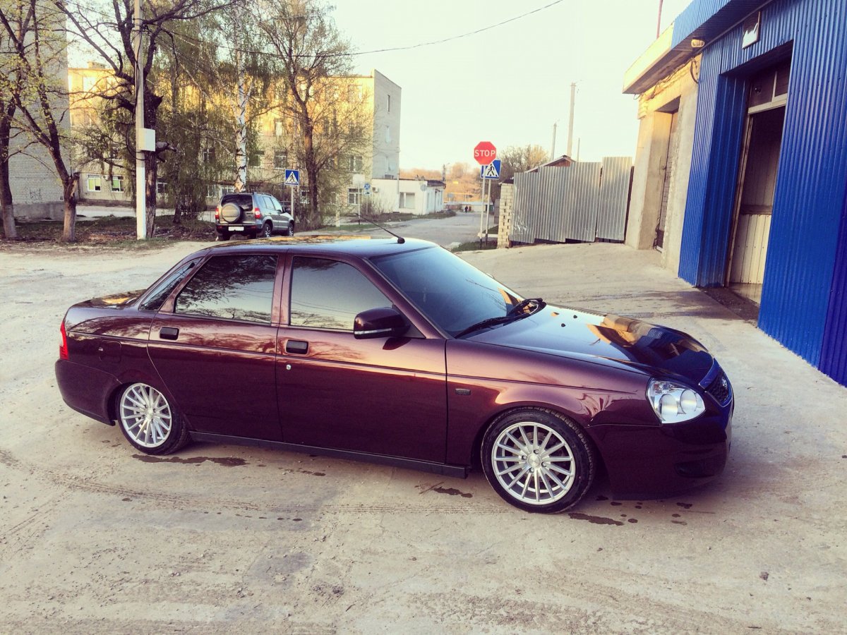 Приора седан баклажан
