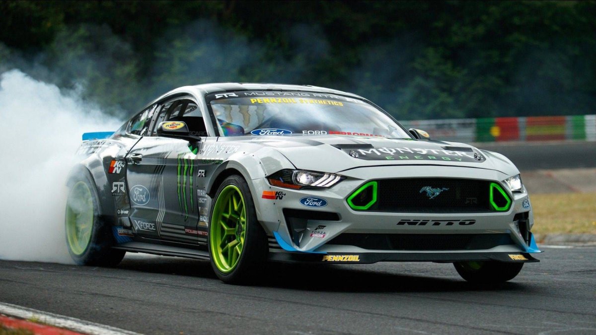Ford Mustang RTR spec 5