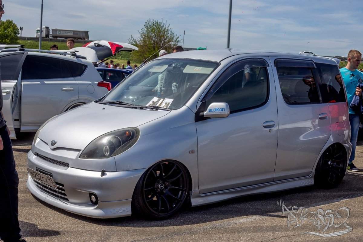 Тойота Функарго белая