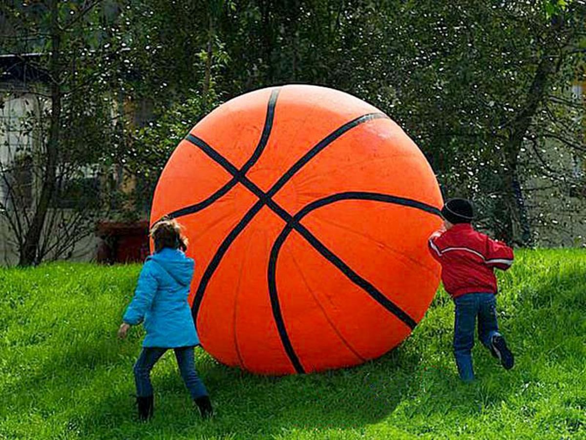 Гигантский баскетбольный мяч