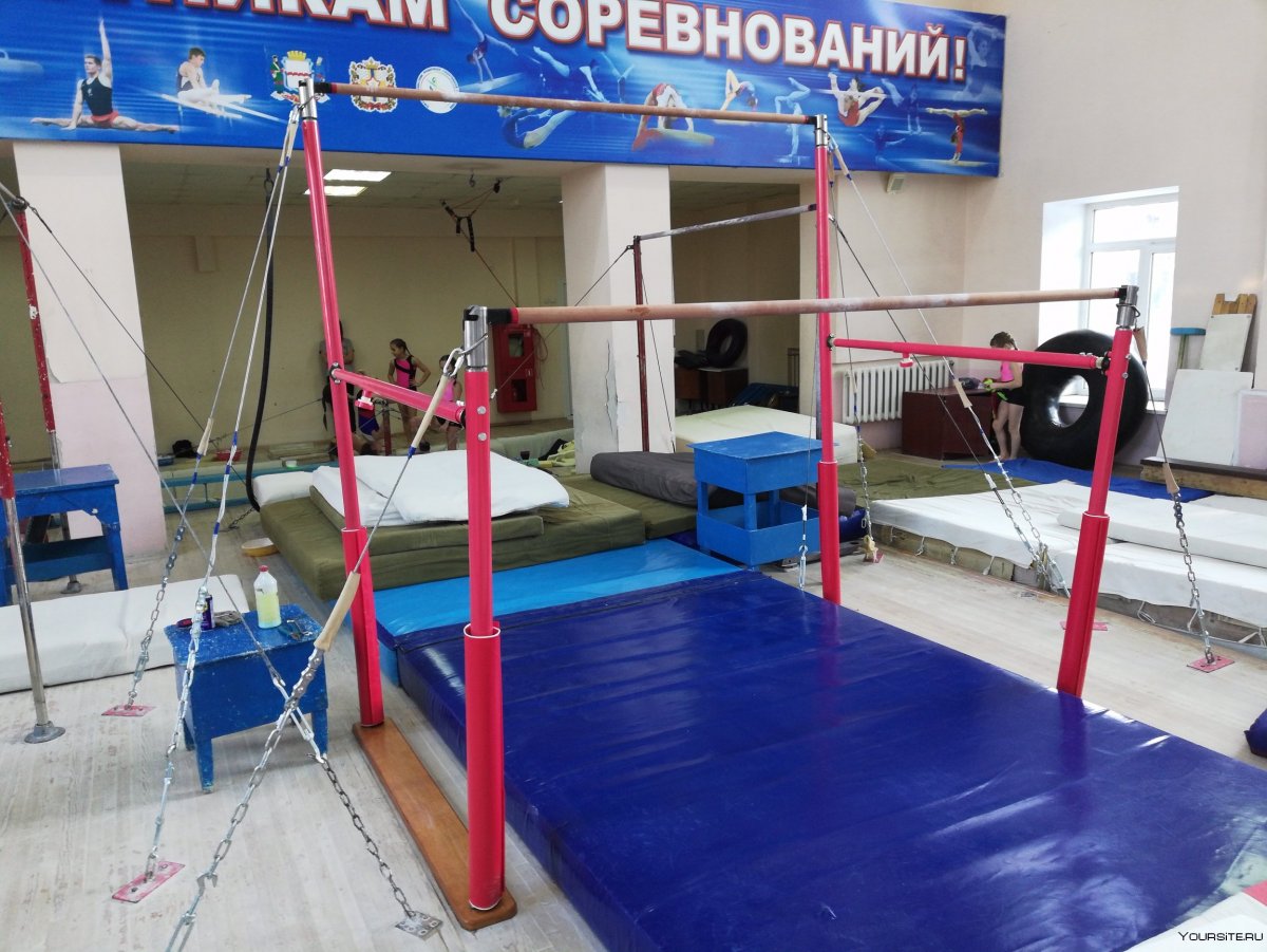 Брусья разновысокие воркаут