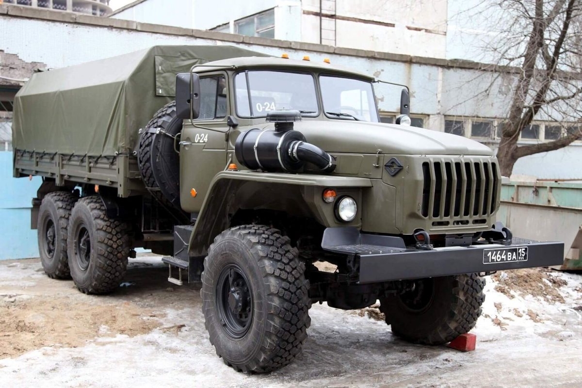 Урал-4320-0811 армейский