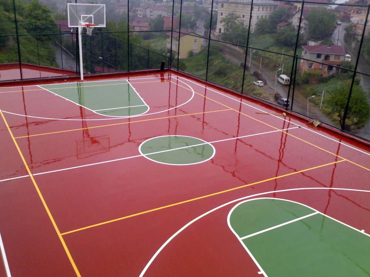 Спортивная баскетбольная площадка