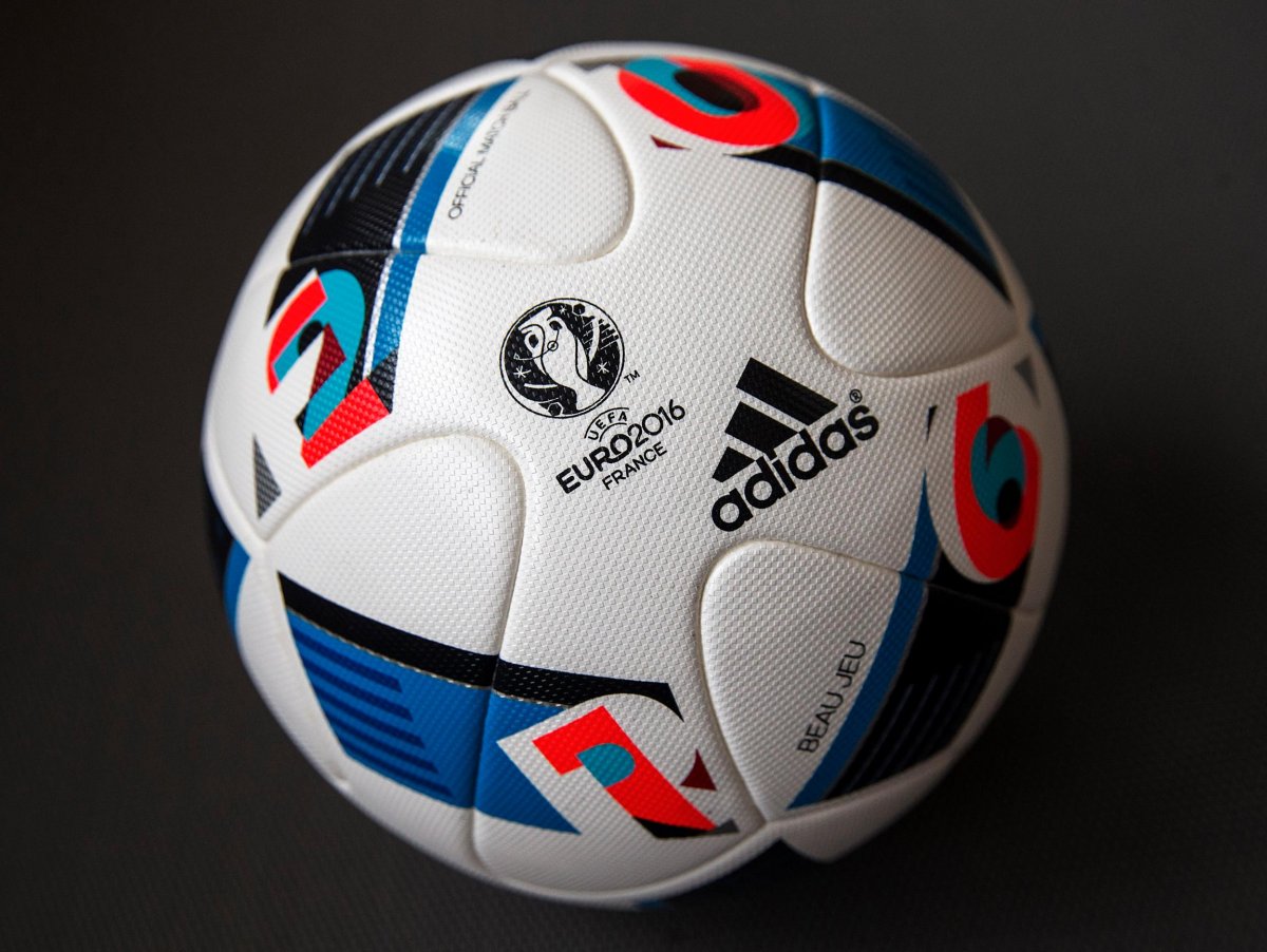 Футбольный мяч adidas Euro 2016 France