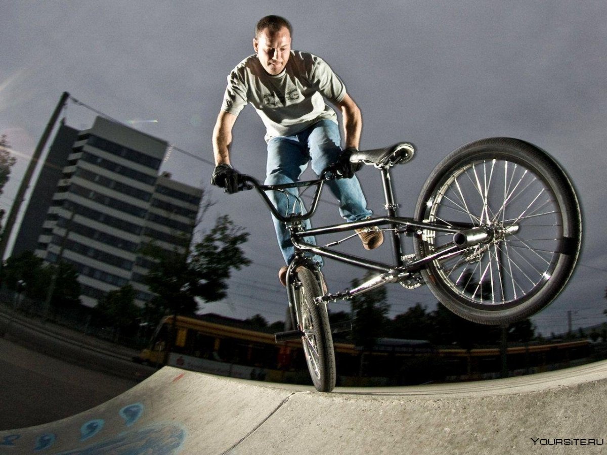 BMX велосипедист