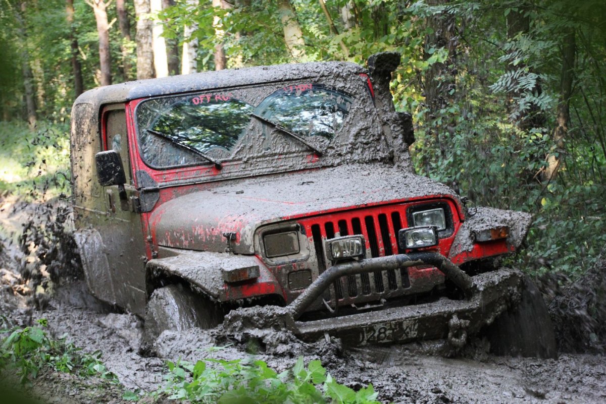 Jeep Wrangler YJ В грязи