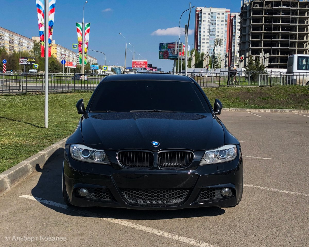 BMW 3 черная тонированная
