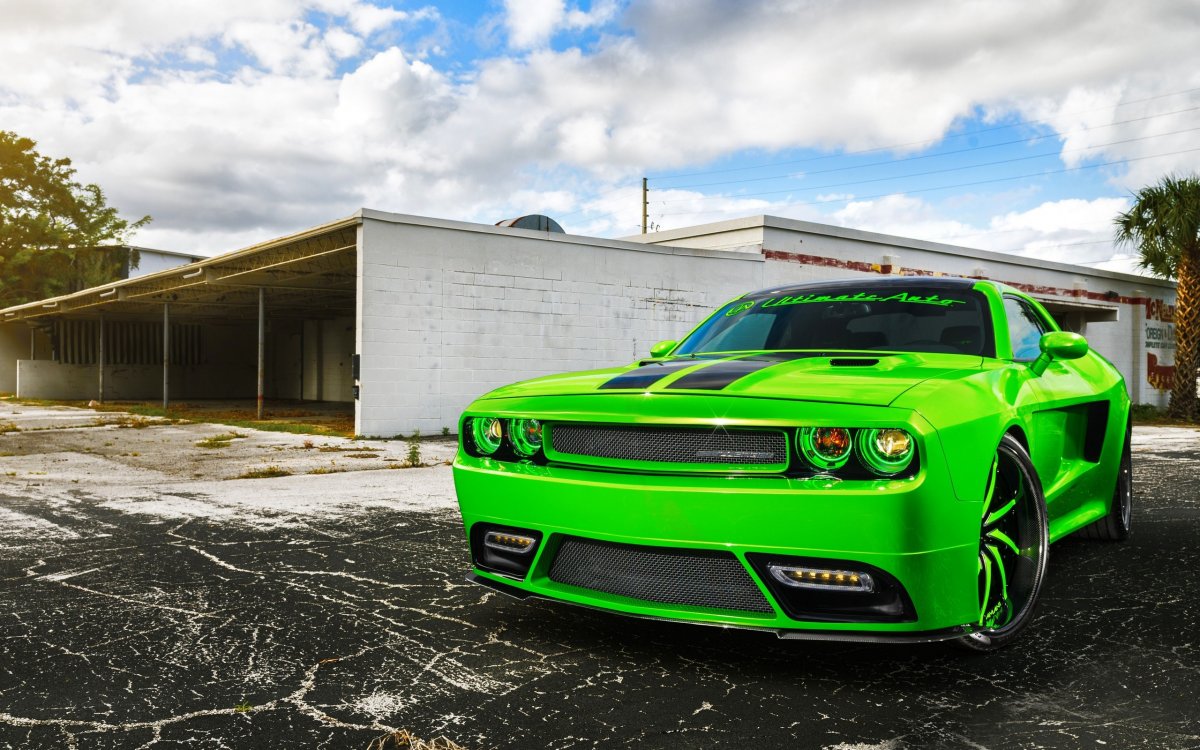 Dodge Challenger srt зеленый