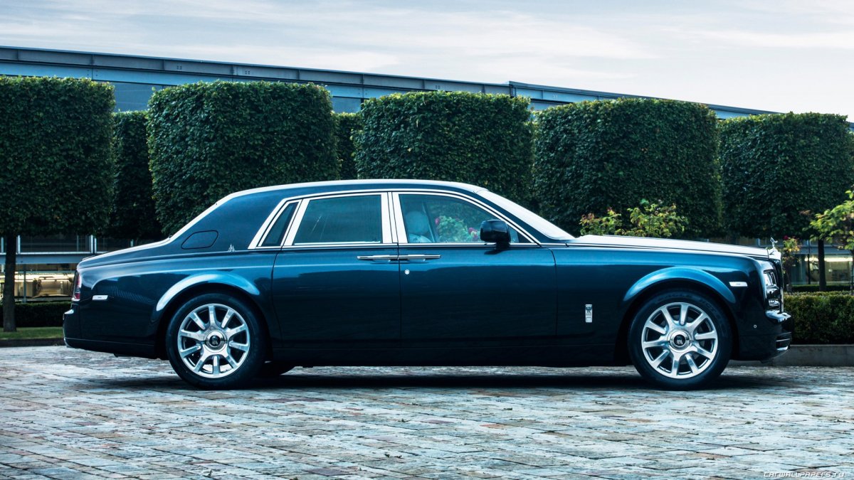 Машина Rolls Royce Phantom
